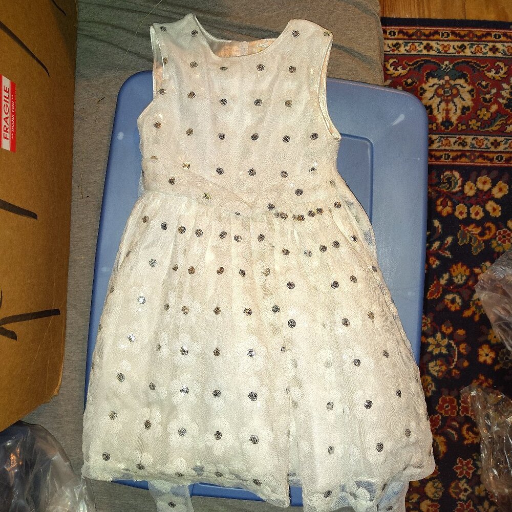 Girls white dress with white and silver flowers 6x/7